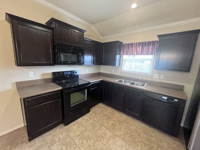 Building Photo - 133 Meadow Dr