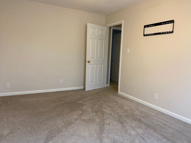 Building Photo - 1349 Jenny Ln