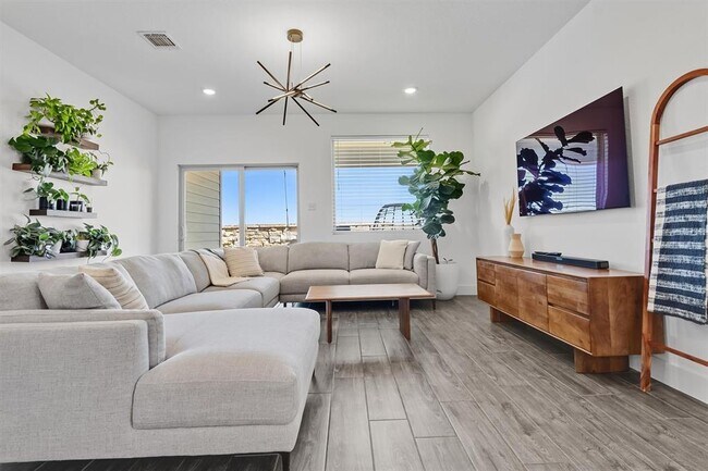 Building Photo - 905 Gray Fox Lp