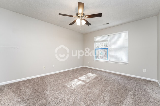 Building Photo - Fantastic 5bd/2.5ba home! Let yourself in!