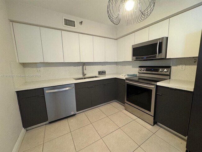 Building Photo - 3530 Mystic Pointe Dr