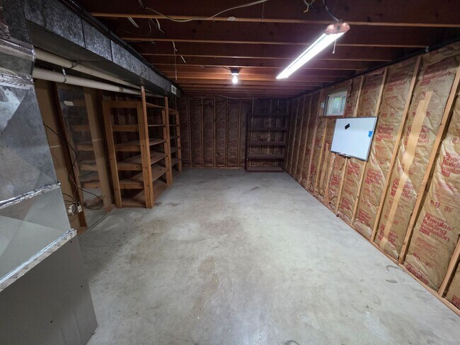 Building Photo - Beautiful Home in 5 Mile