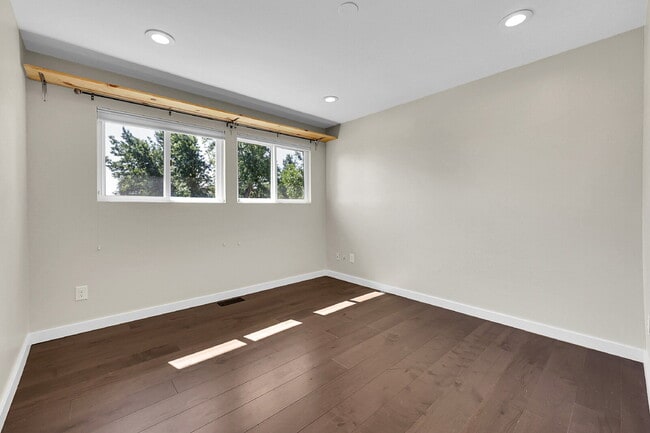 Building Photo - $3,500, 4-Bed, 3-Bath Updated Home in Mani...