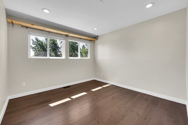 Building Photo - $3,750, 4-Bed, 3-Bath Updated Home in Mani...