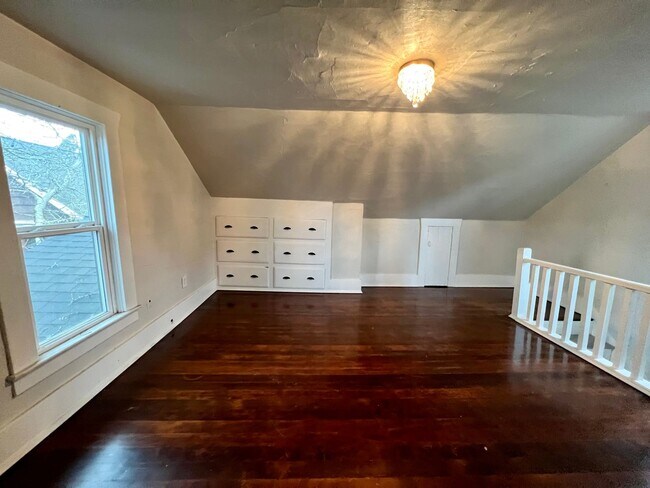 Building Photo - Phinney Ridge Cottage