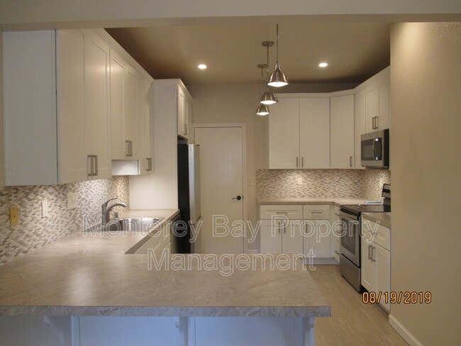 Building Photo - 40 Glen Lake Dr