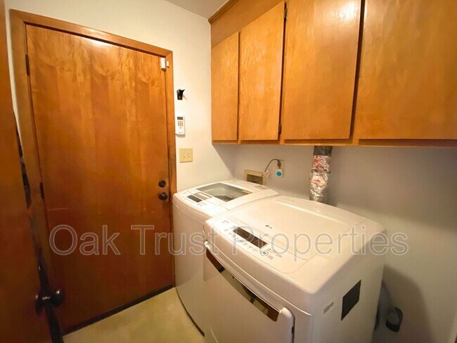 Building Photo - 303 Christiee Ct