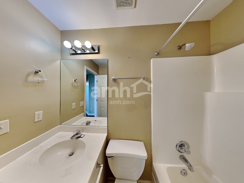 Building Photo - 2824 Candlewicke Dr