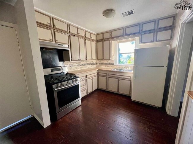 Building Photo - 3107 Ave R