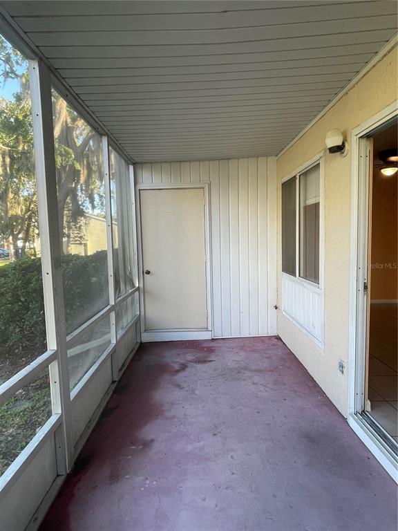 Building Photo - 549 Fairways Dr
