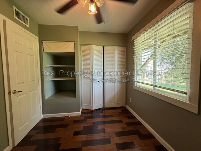 Building Photo - 4709 N 26th Ln