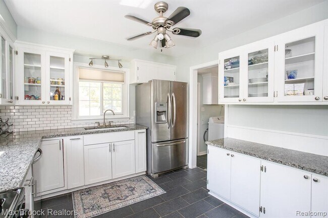 Building Photo - 4163 Amherst Rd