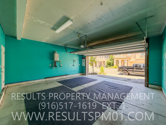 Building Photo - 1041 Bridlewood Dr