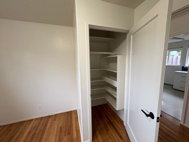 Building Photo - 3 Bed One Bath House