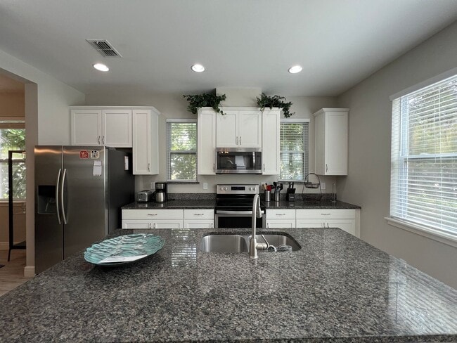Building Photo - Perfect Home waiting for you! FULLY FURNIS...
