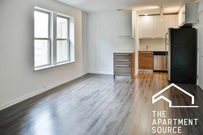 Building Photo - 925 W Carmen Ave