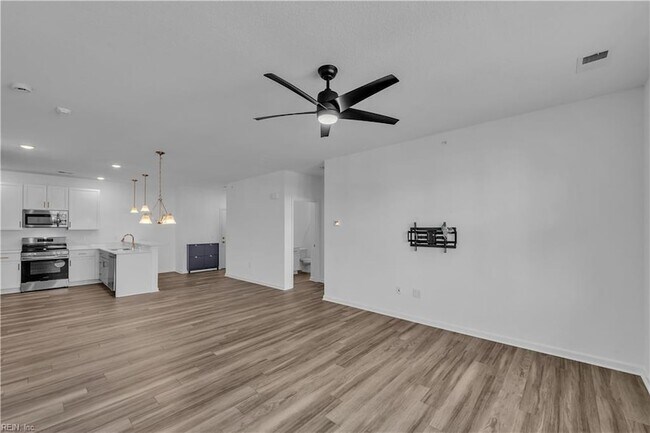 Building Photo - 1732 Dromolin Dr