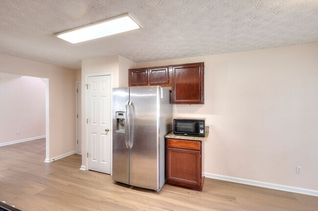 Building Photo - 665 Walnut Creek Dr NW
