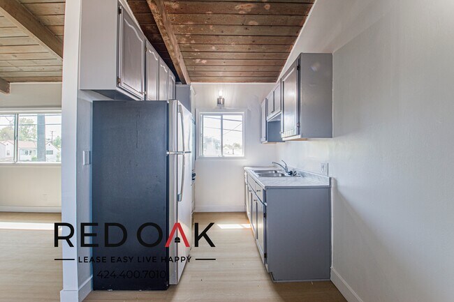 Building Photo - 7521 S Crenshaw Blvd
