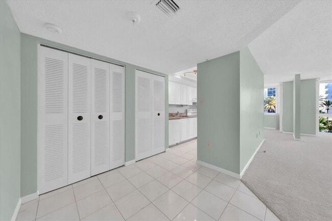 Building Photo - 660 Island Way