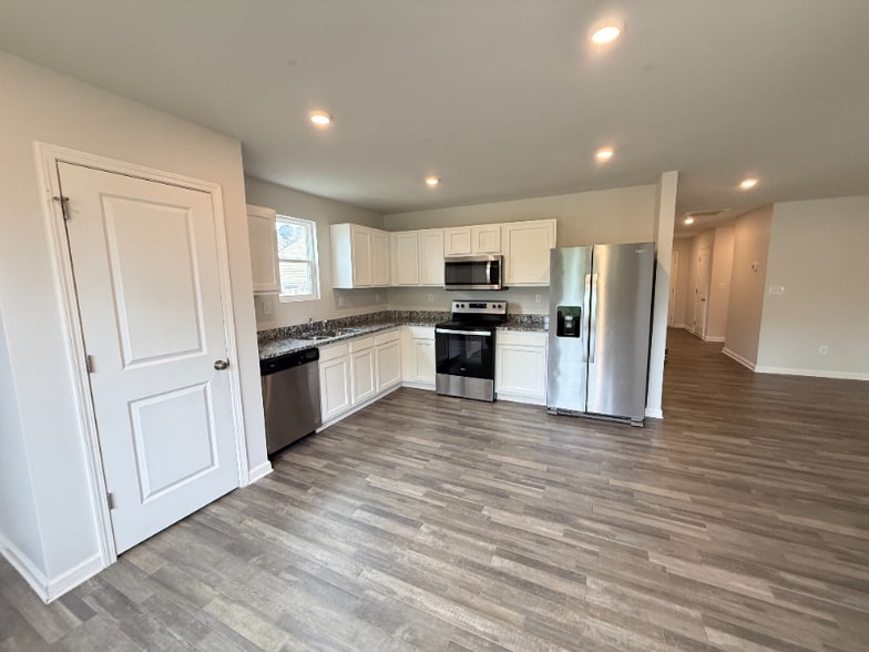 Building Photo - 213 Lowell Ave