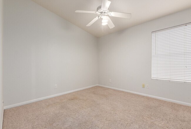 Building Photo - New Listing in Avondale