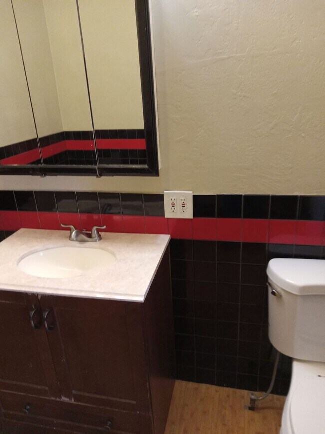 Building Photo - 957 SE Stephens St