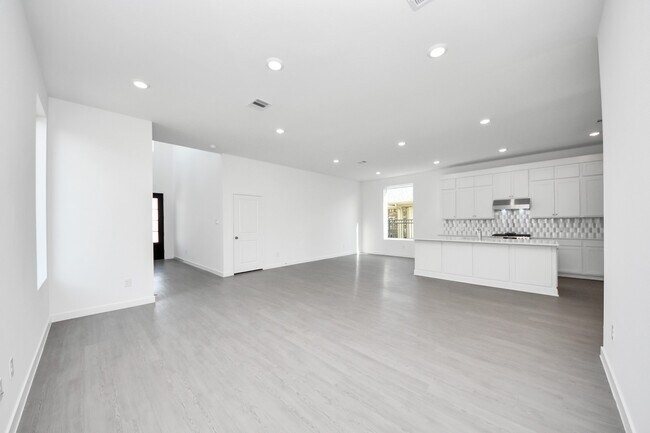 Building Photo - 27111 Blue Pool Dr