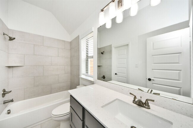 Building Photo - 2130 Coyote Run Dr