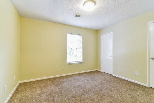 Building Photo - 22530 Heather Way Ct
