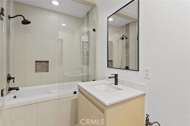 Building Photo - 3677 Eddingham Ave