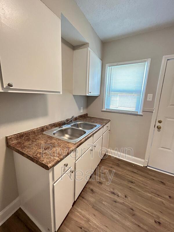 Building Photo - 2144 Henry Cir