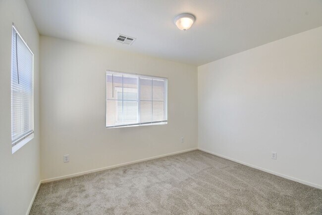 Building Photo - 3 Bed Home - Open Floor Design - Community Pool - New Everything Inside