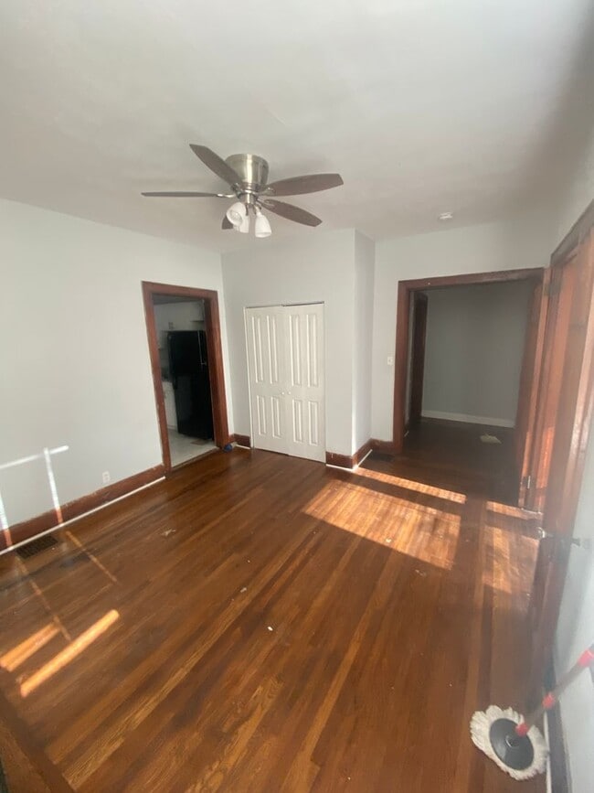 Building Photo - Two Bedroom in Cincinnati!