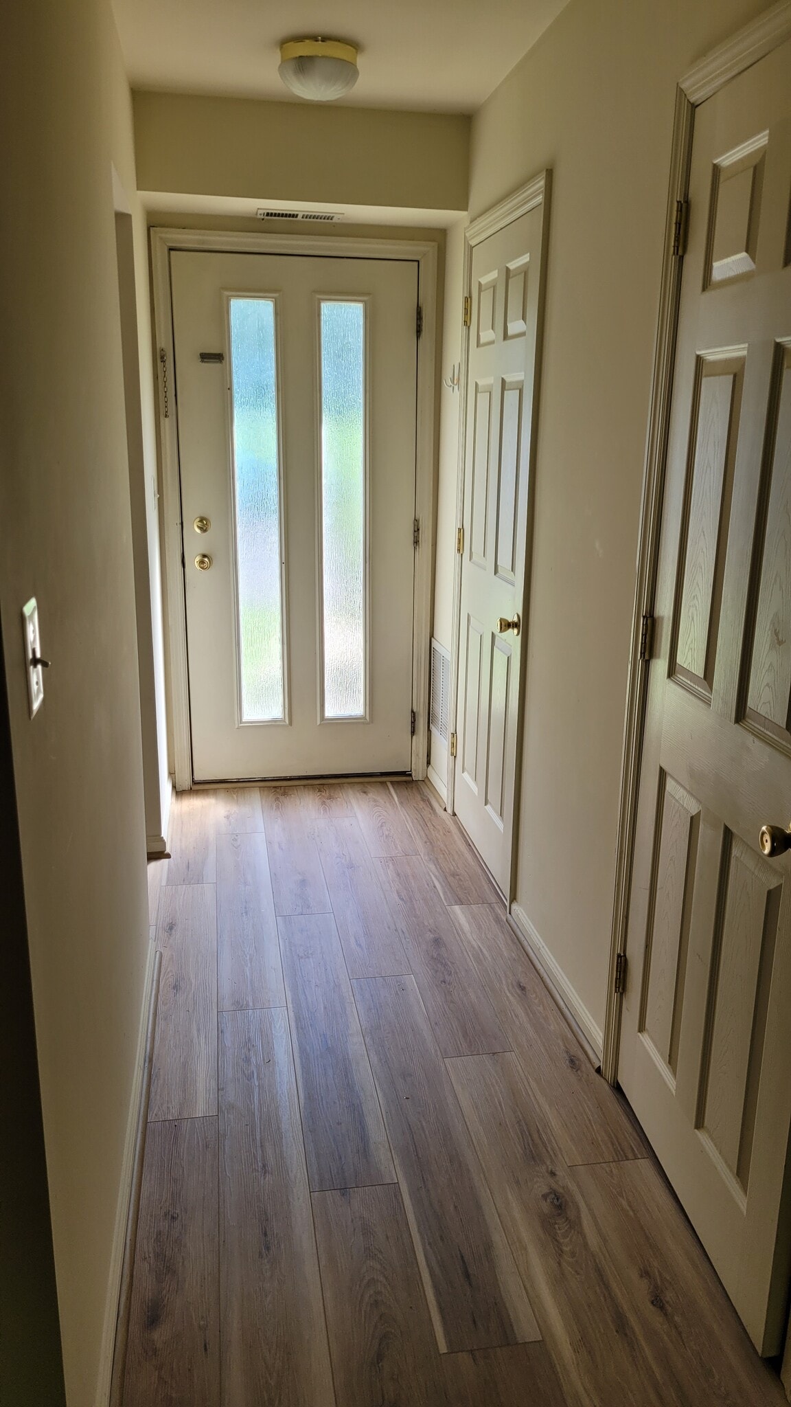 Entry way - 516 Welsh Rd