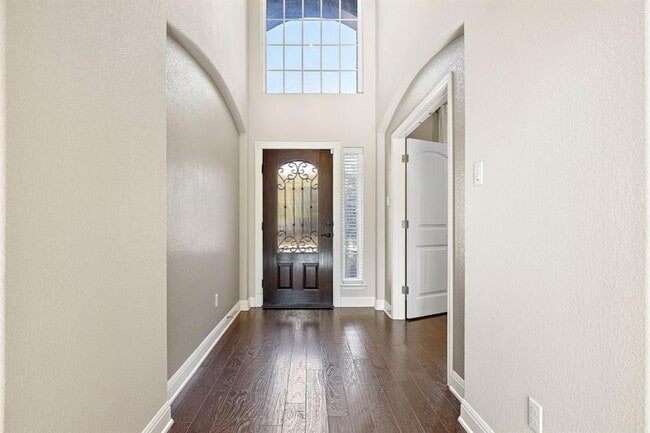 Building Photo - 2406 Yorkshire Ln