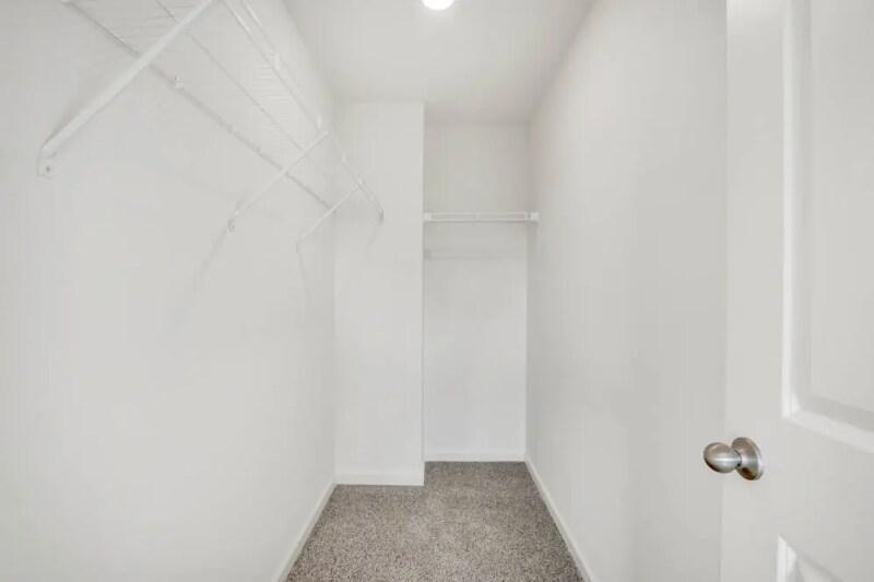 Building Photo - 6550 Linden Trl