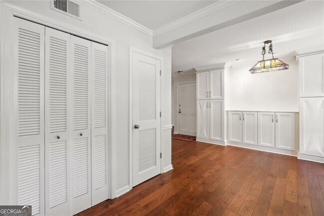 Building Photo - 75 Montre Square NW