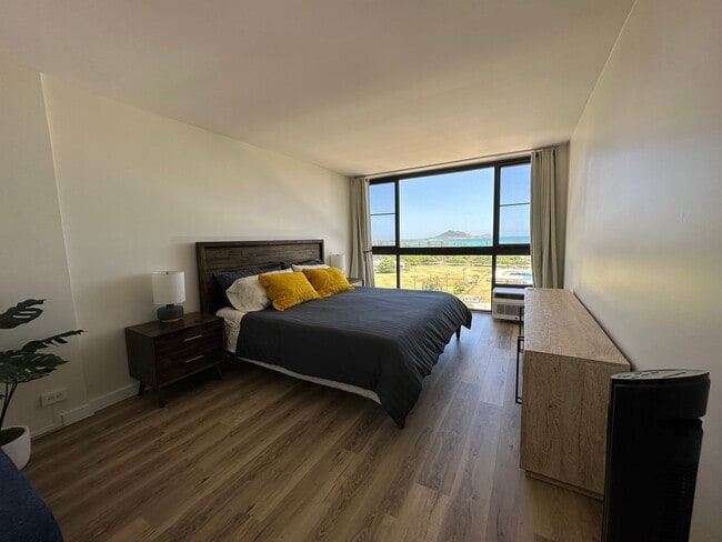 Building Photo - Stunning Panoramic Ocean Views! Fully furnished, fully renovated, 2 bedroom, 2 bathroom unit at W...