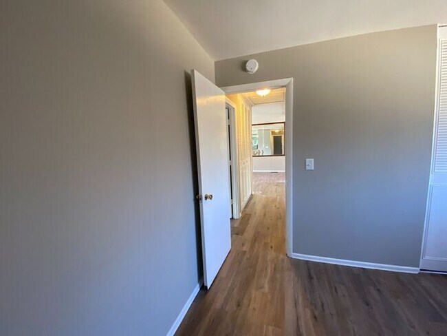 Building Photo - Charming 3 Bedroom with Great Yard