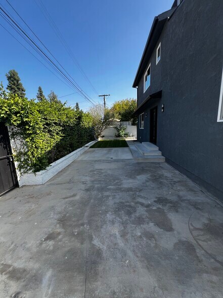 Building Photo - 14939 Tuba St