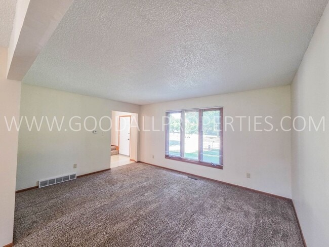 Building Photo - 1104 Prairie View Dr