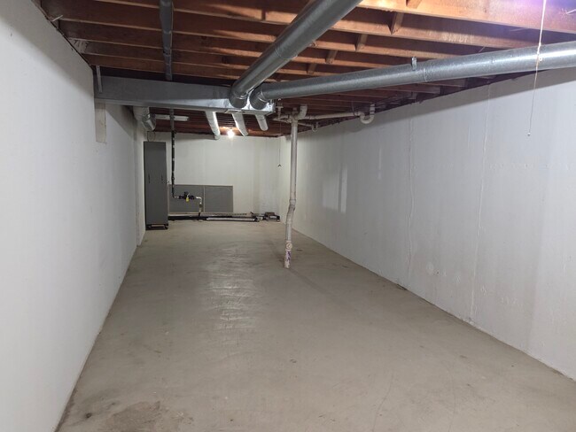 Building Photo - 649 Glasgow Ct