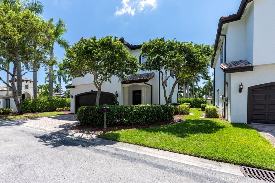 Building Photo - Gables Palma Vista