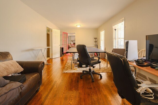 Building Photo - 1380 Ivywood Dr