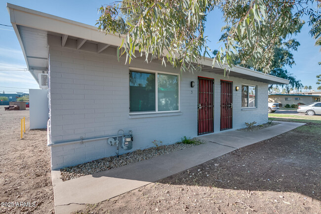 Primary Photo - 1008 S Mariana St