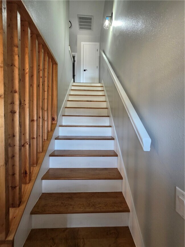 Building Photo - 2402 SE Jayel Terrace