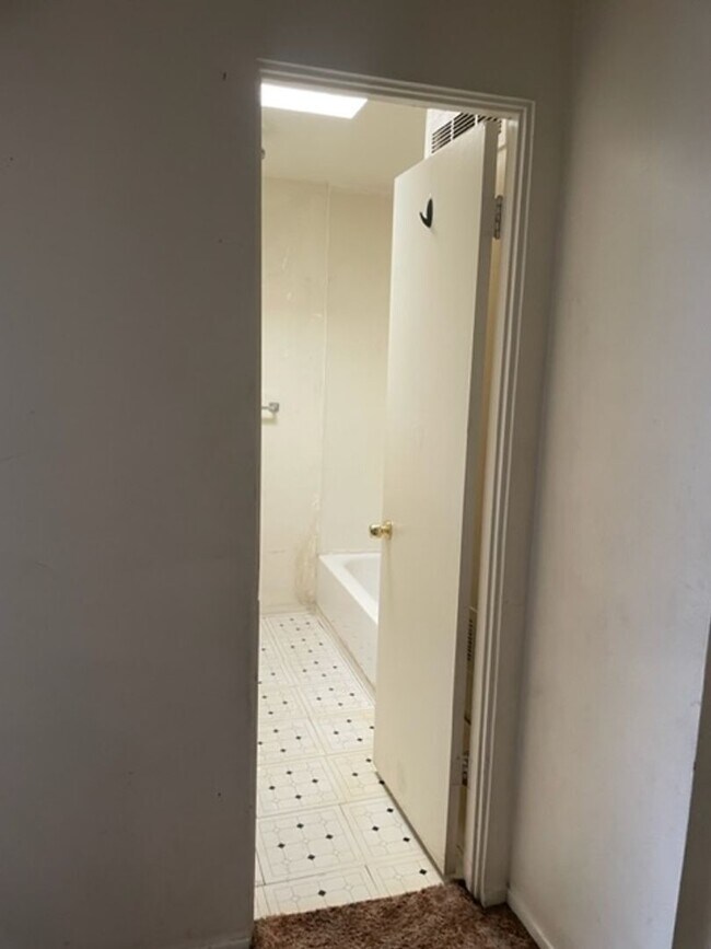 Building Photo - 2 BEDROOM 2 BATH (55+COMMUNITY)