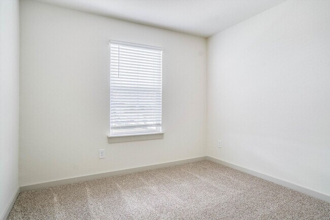 Building Photo - 428 Millbrook Blvd