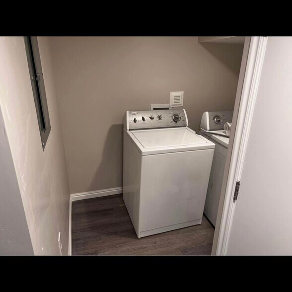 Building Photo - 115 S 200 E